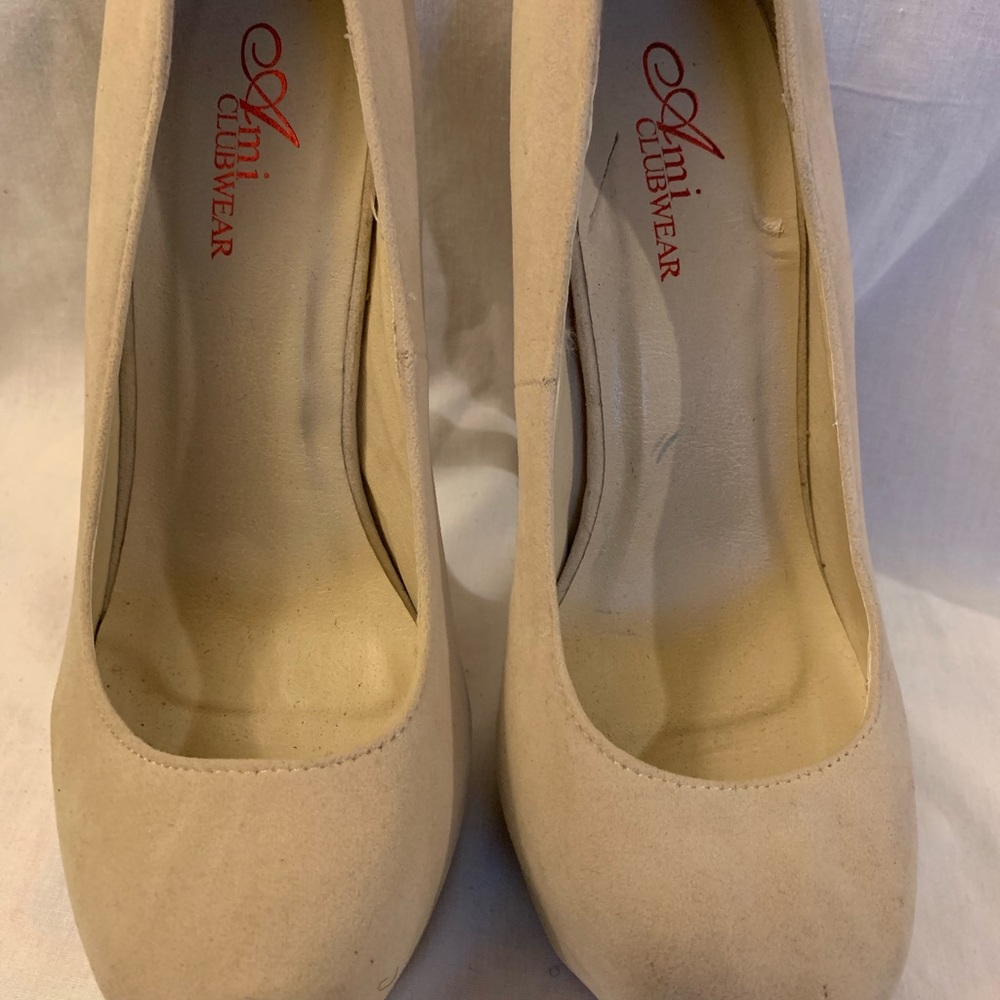 Shoes - Picture 6 of 7